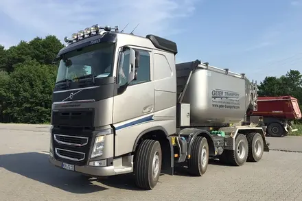 LKW mit Asphaltbirne